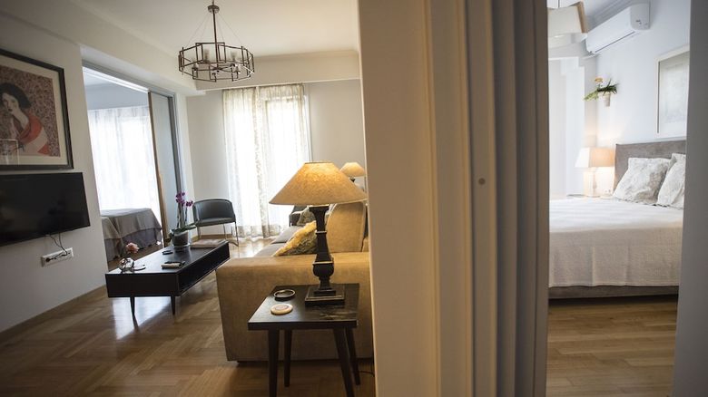 Elegant Apartment Under Acropolis