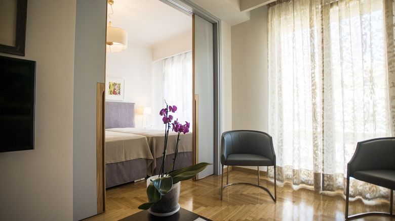 Elegant Apartment Under Acropolis