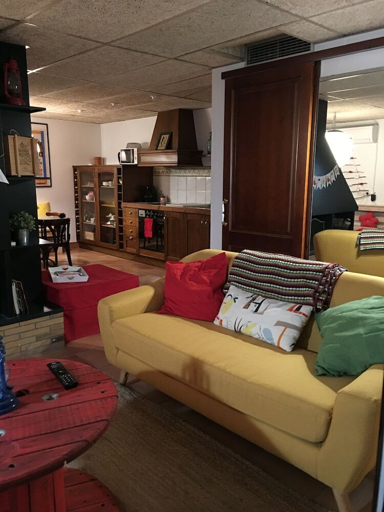 Apartamentos Imma Guest House