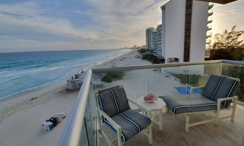 Aparthotel Paradise Beachfront & Nightlife Heart