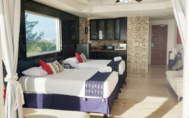 Aparthotel Paradise Beachfront & Nightlife Heart