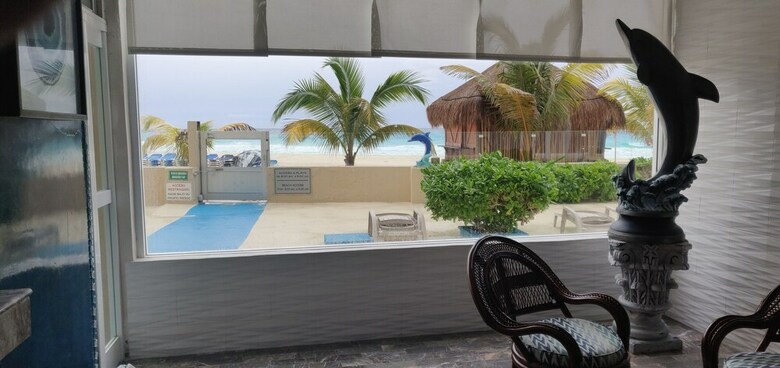Aparthotel Paradise Beachfront & Nightlife Heart