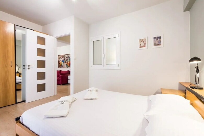 Downtown Urban Apartment For 4 People