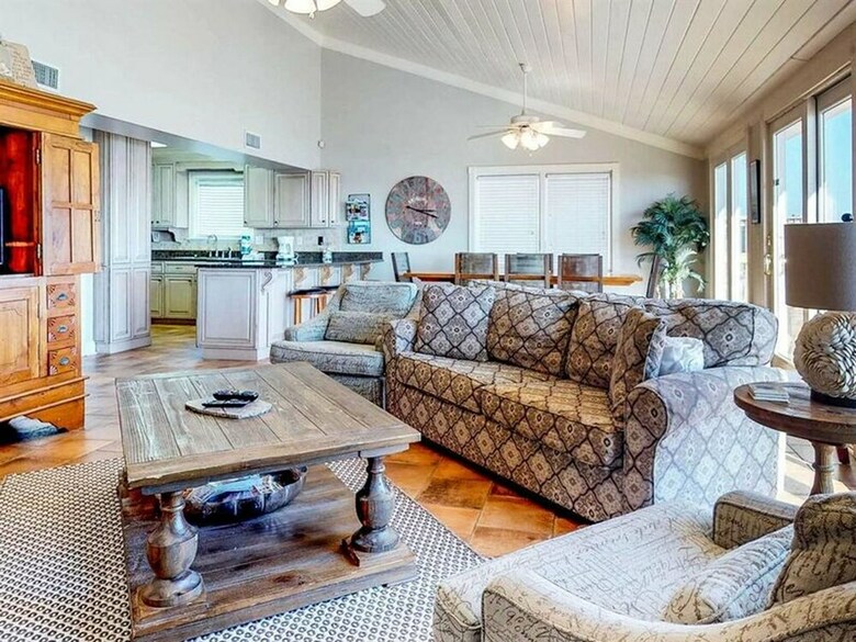 West Beach Bungalow By Meyer Vacation Rentals