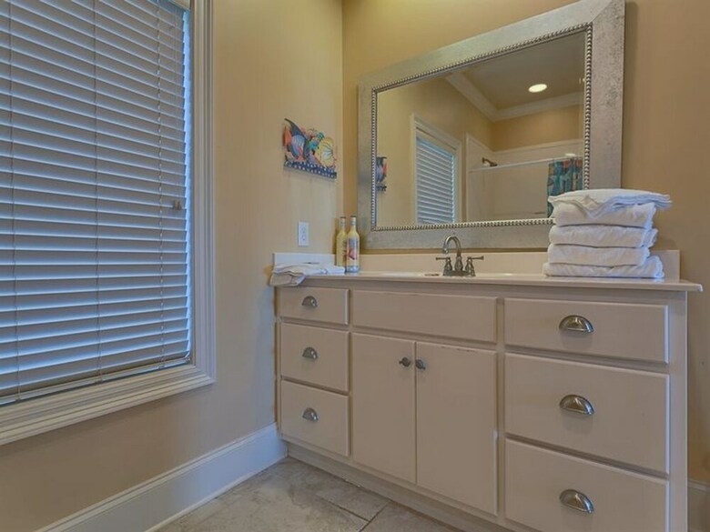 Ono's Latitude Adjustment By Meyer Vacation Rentals