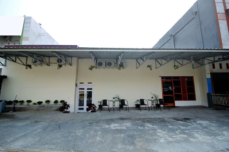 Hotel Oyo 1335 Anie 71 Residence