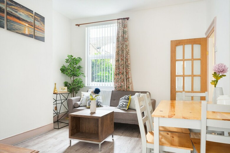 Liverpool Apartment Near City Centre