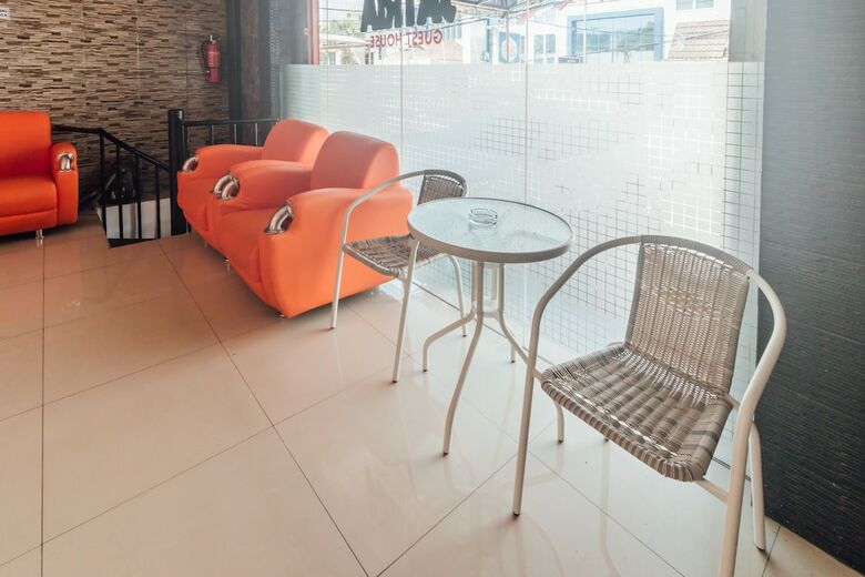 Hotel Oyo 2010 Satria Guest House