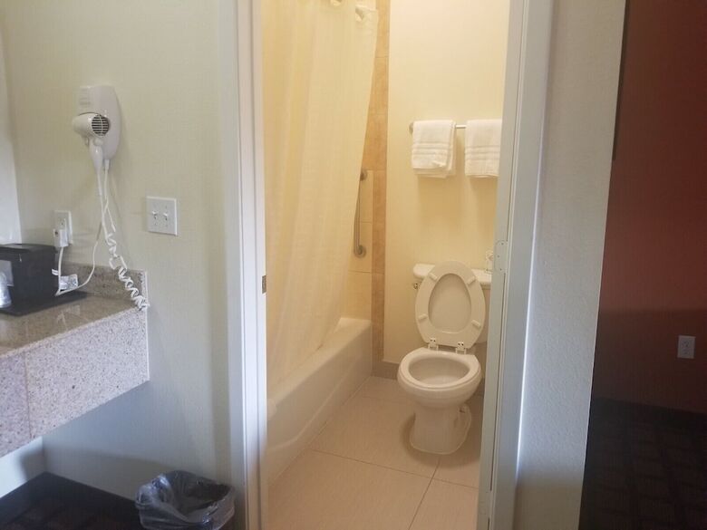 Motel Executive Inn & Suites