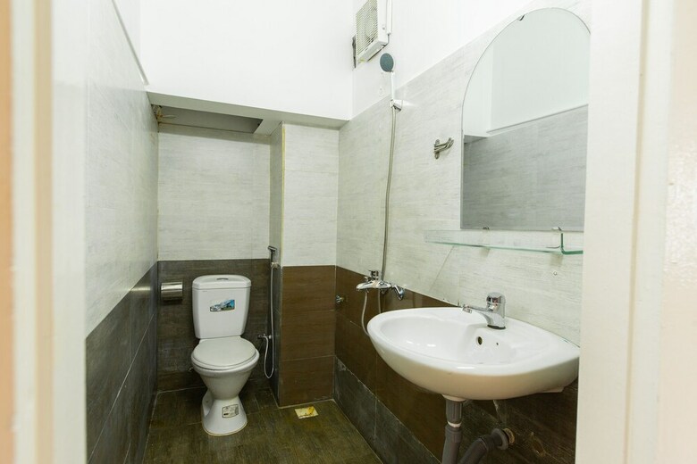 Oyo 569 Z Hotel