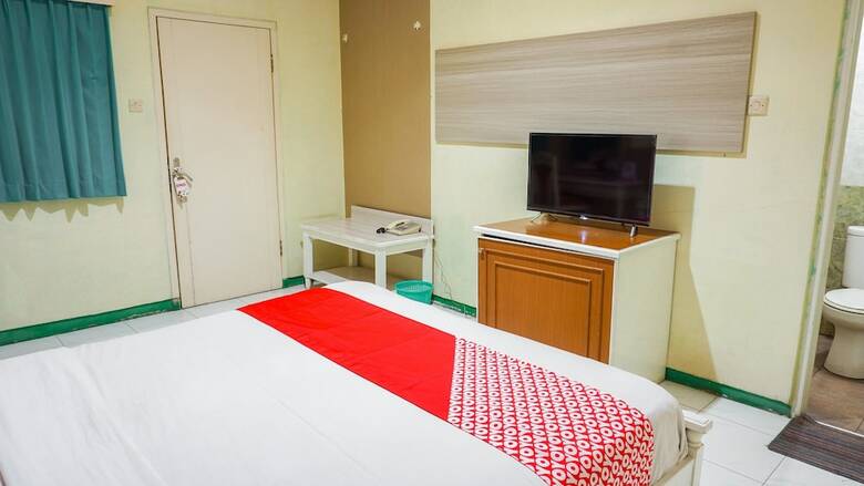 Oyo 2085 Chrysanta Hotel