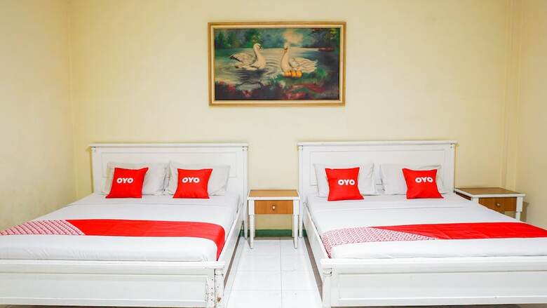 Oyo 2085 Chrysanta Hotel