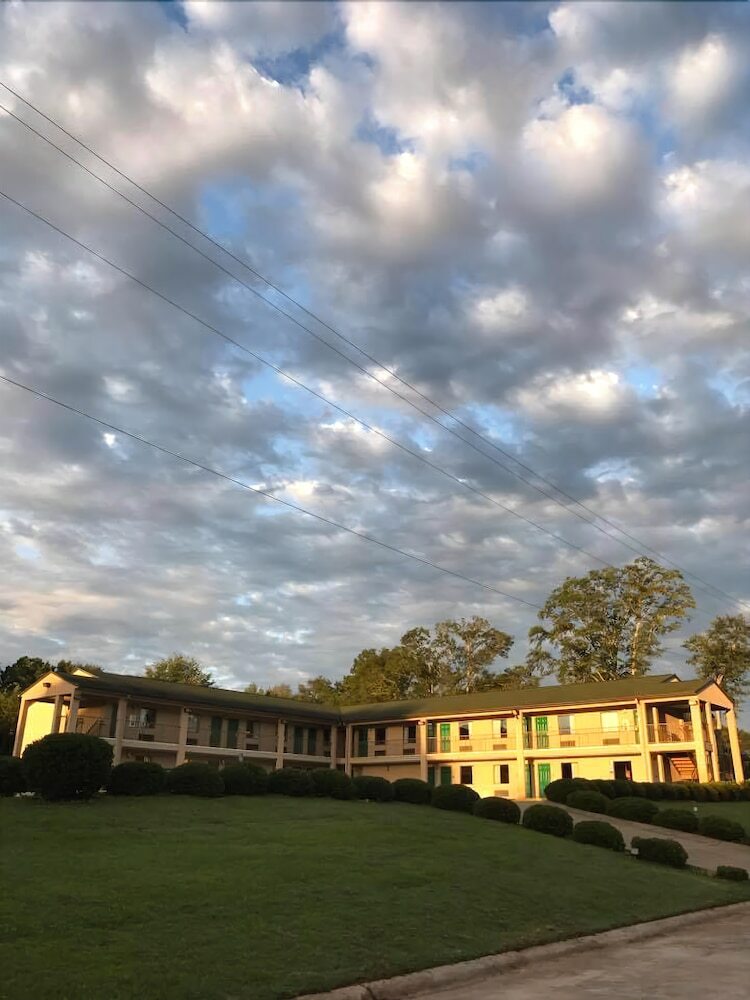 Hotel Budgetel Inn & Suites Pine Mountain