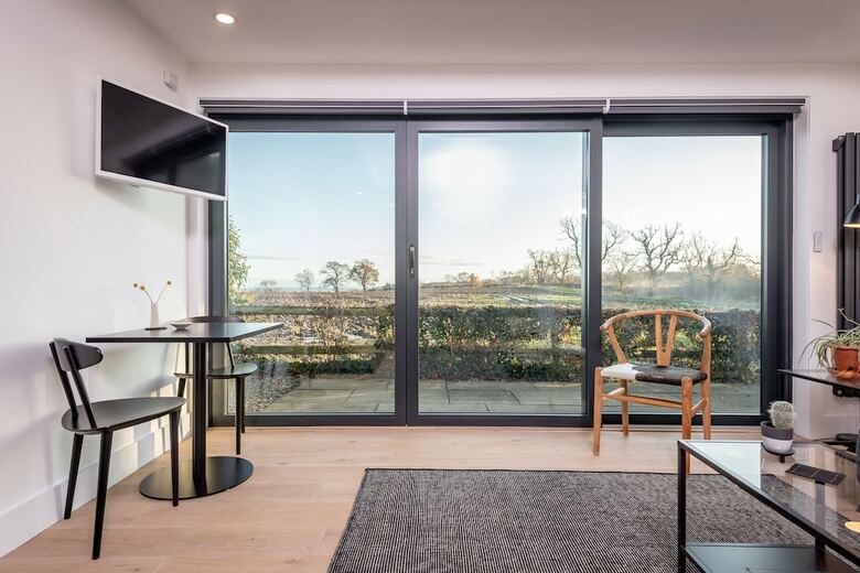 Luxury Garden Cottage Spectacular Views