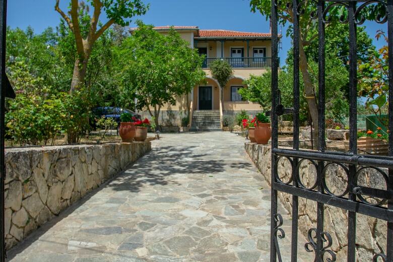 Casa Tsounis