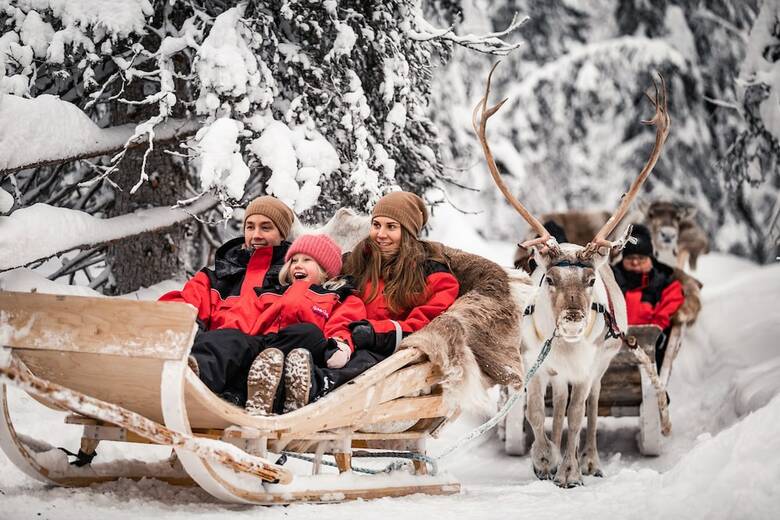 Posada Magical Pond Nature Igloos