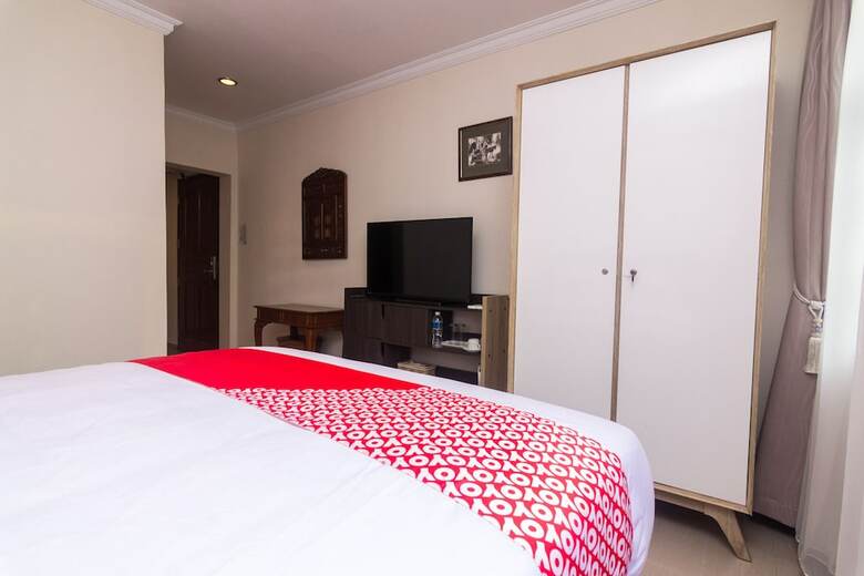 Oyo 1771 Zeke Hotel