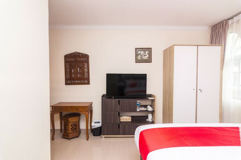 Oyo 1771 Zeke Hotel