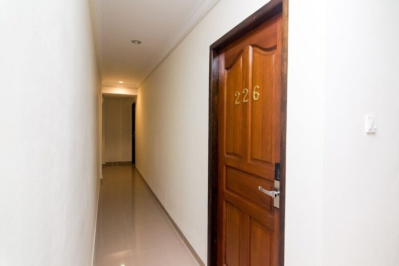 Oyo 1771 Zeke Hotel