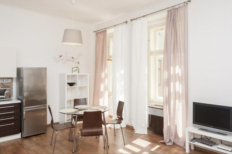 Dlouh� Apartment With Balcony