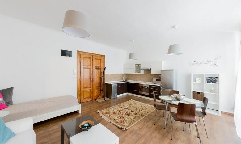 Dlouh� Apartment With Balcony