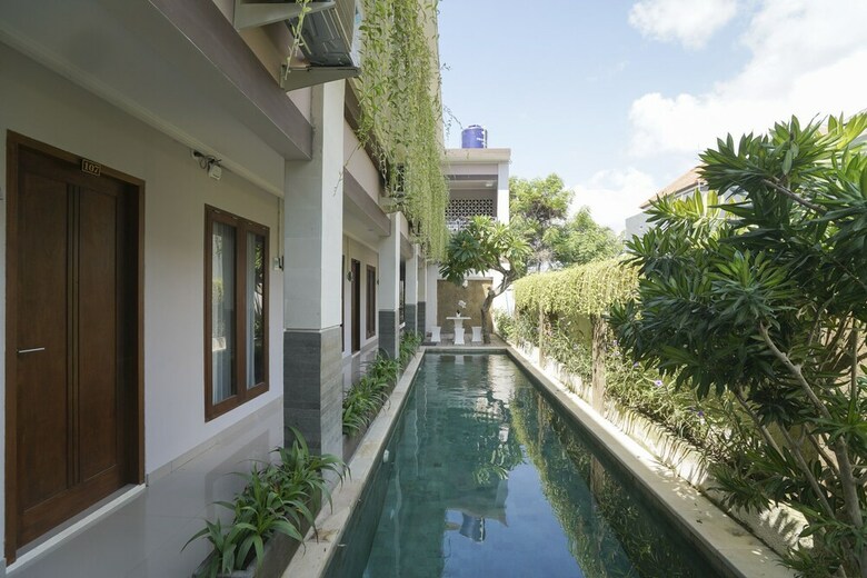 Hostal Oyo 2166 Elitya Stay