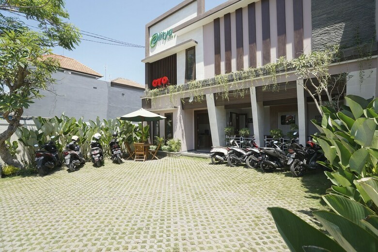 Hostal Oyo 2166 Elitya Stay