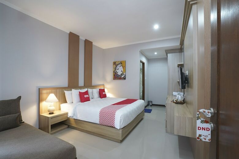 Hostal Oyo 2166 Elitya Stay