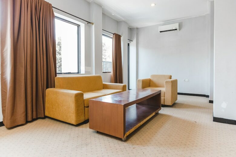 Hostal Capital O 2009 Hotel Charisma Marine