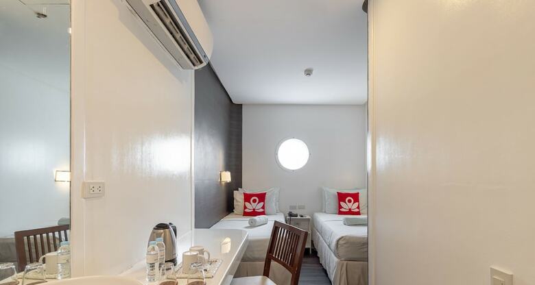 Zen Rooms Embarcadero Hotel Legazpi
