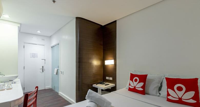 Zen Rooms Embarcadero Hotel Legazpi