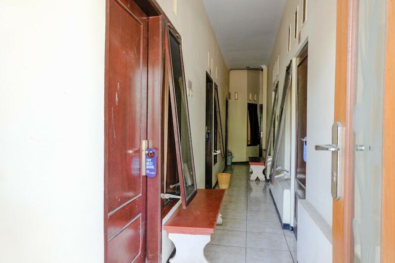 Hostal Spot On 1710 Sawojajar Inn