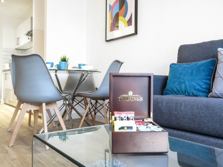 Tudors Esuites Birmingham Canalside Apartments
