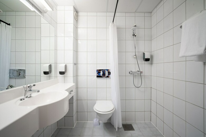 Enter Amalie Hotel