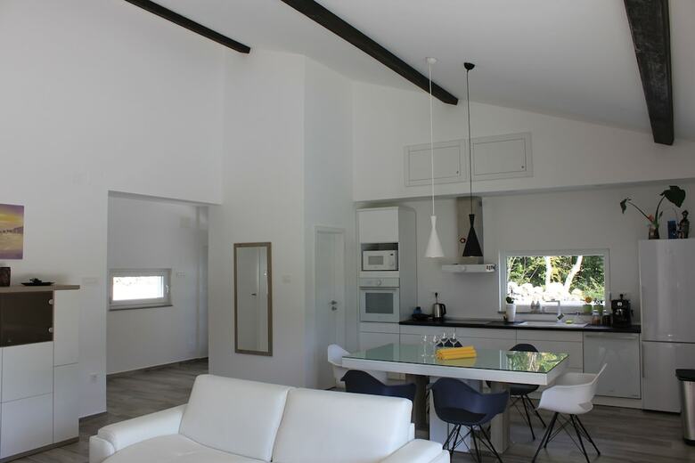 Holiday House Lovric