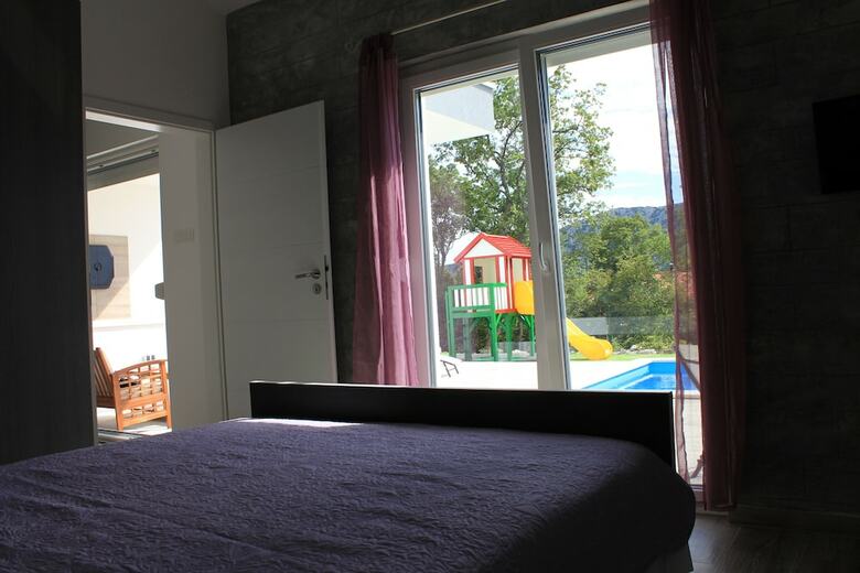 Holiday House Lovric