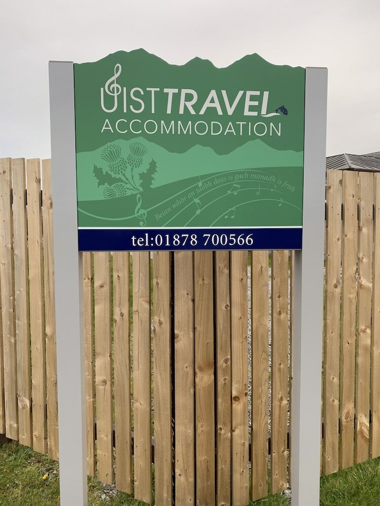 Hostal Uist Travel Accommodation