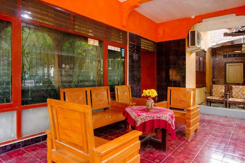 Hotel Oyo 1788 House 24