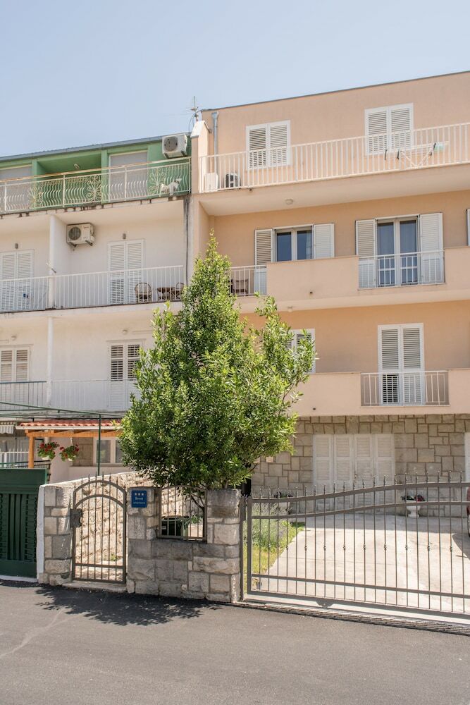 Apartment Nona Near The Beach