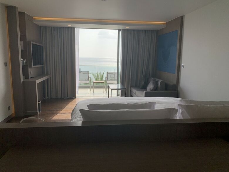 Hotel Oceanfront Beach Resort And Spa
