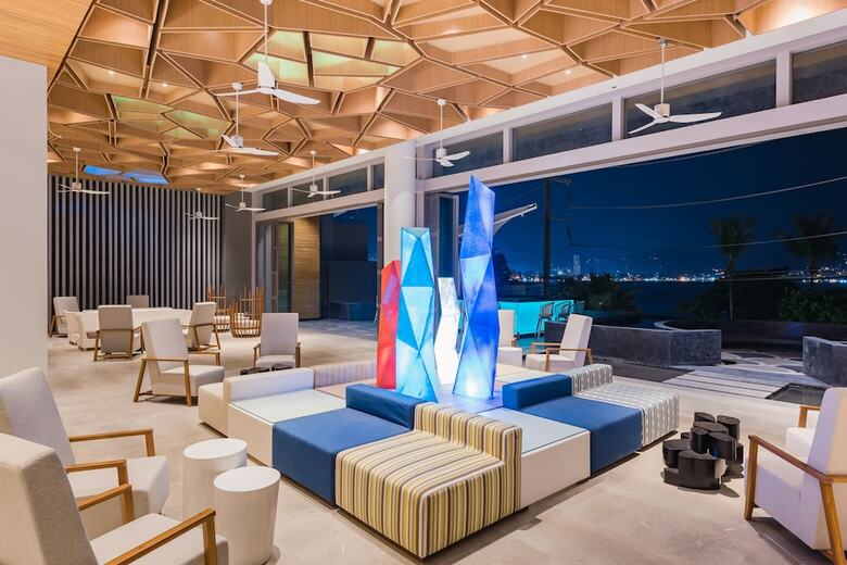 Hotel Oceanfront Beach Resort And Spa