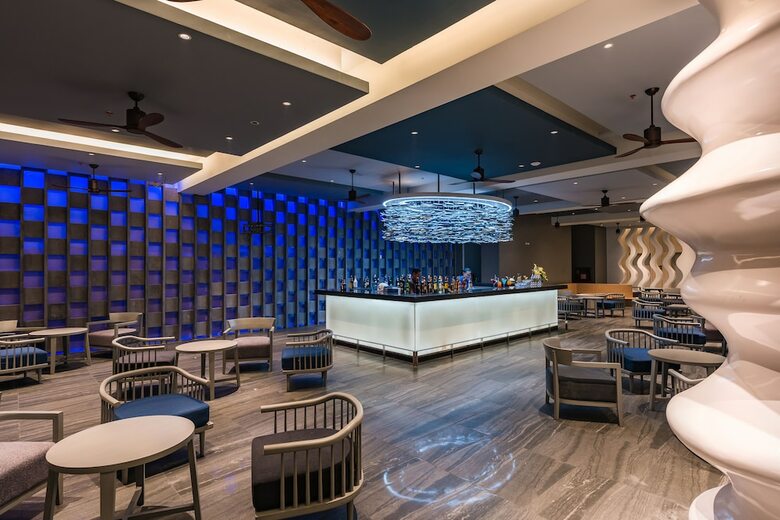 Hotel Oceanfront Beach Resort And Spa
