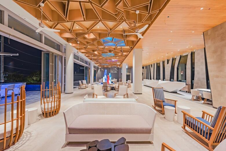 Hotel Oceanfront Beach Resort And Spa