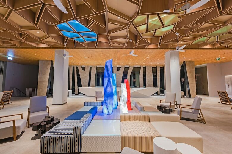 Hotel Oceanfront Beach Resort And Spa