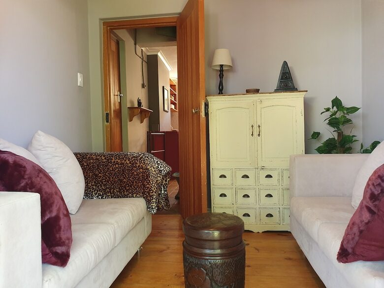 Hotel On Pinewood Guest House