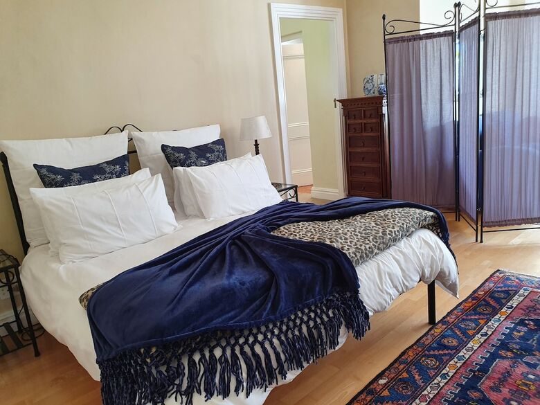 Hotel On Pinewood Guest House