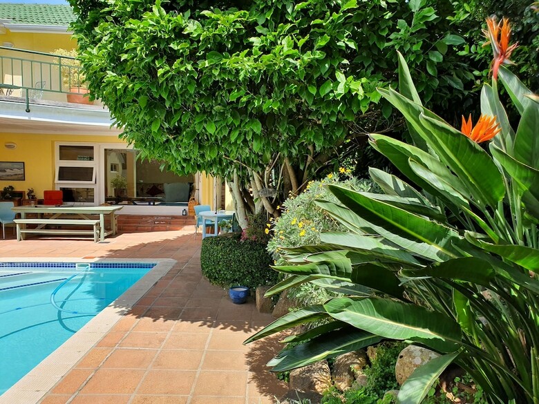 Hotel On Pinewood Guest House