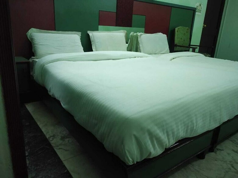 Hotel Green Palace By Adb Rooms
