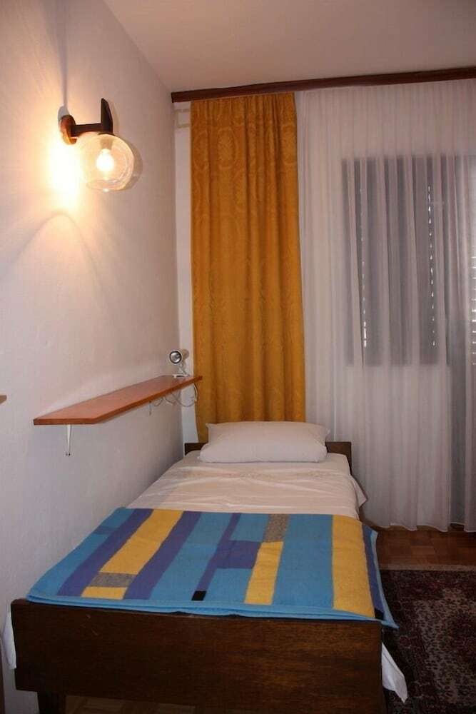 Dora Apartments
