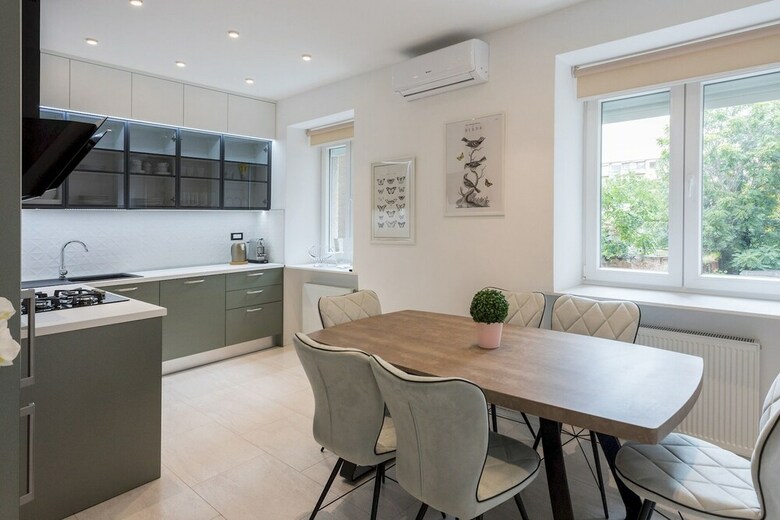 Spacious 2bdr Apartment Few Steps From City Center